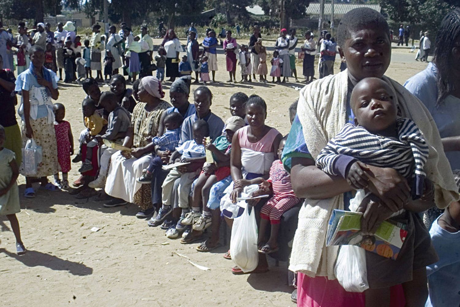 Donne in attesa di vaccinare i propri figli contro il morbillo, immagine d'archivio&nbsp;