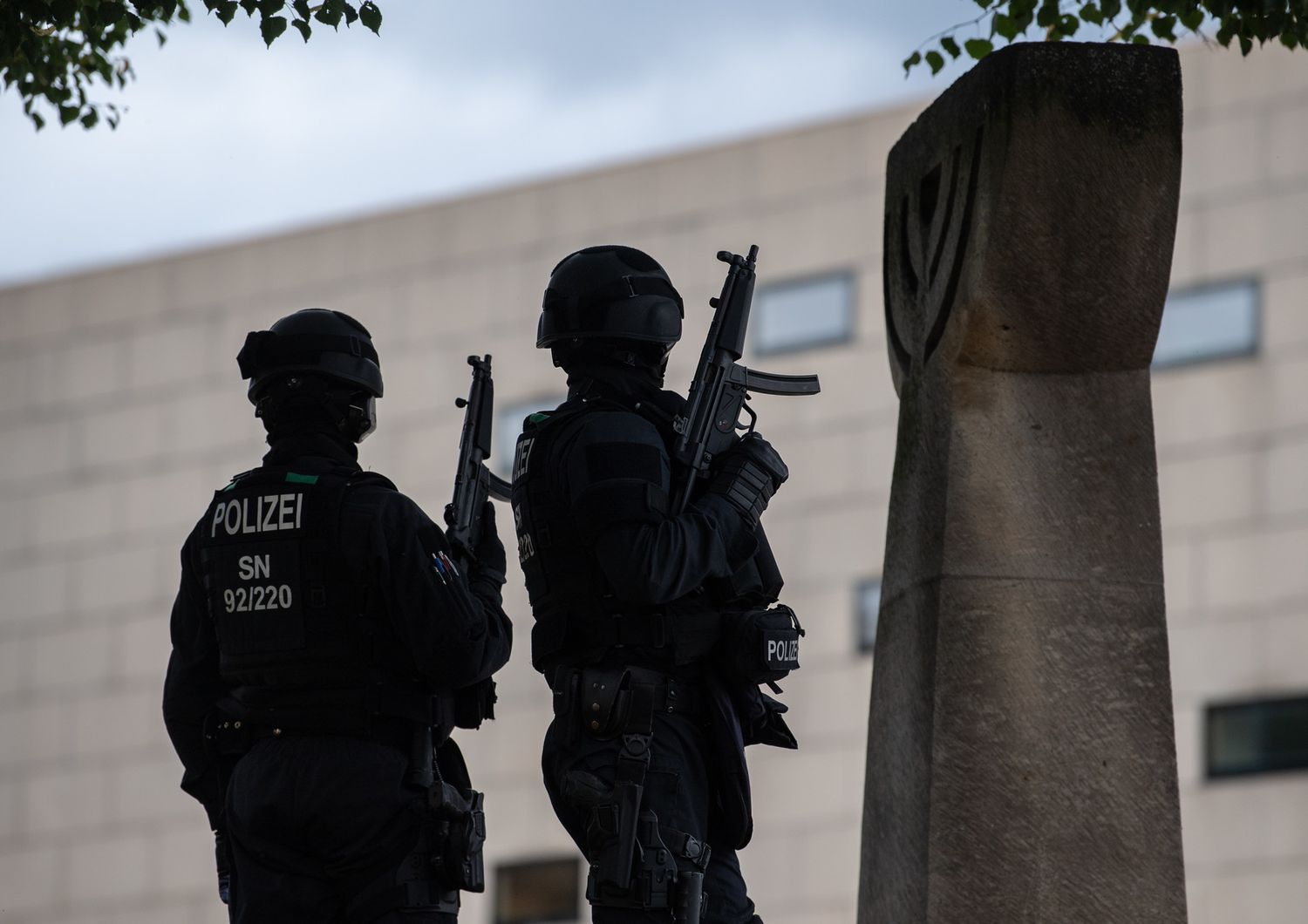 Germania, polizia davanti la Sinagoga dove un commando ha colpito uccidendo due persone&nbsp;