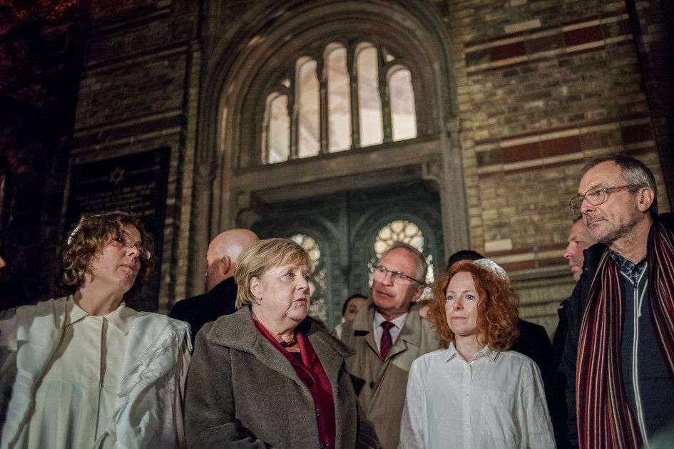 Angela Merkel nella sinagoga di Oranienburgerstrasse