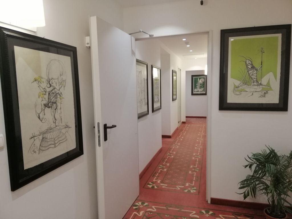 La collezione Dal&igrave; del Grand Hotel des Ambassodeurs