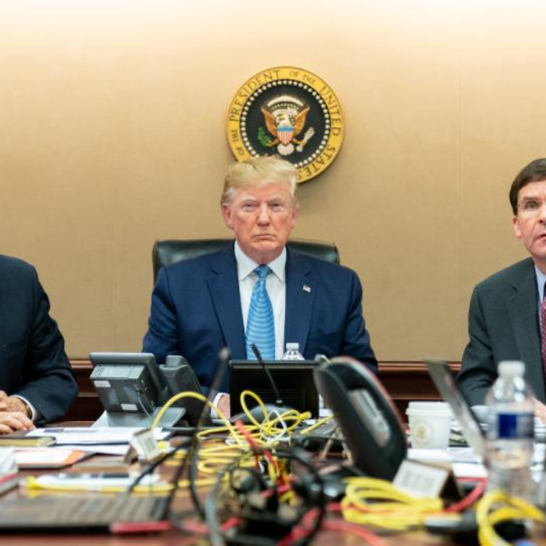 Donald Trump nella situation room&nbsp;