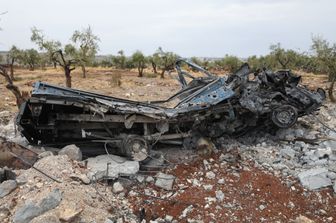 Un veicolo distrutto nel raid Usa contro al Baghdadi