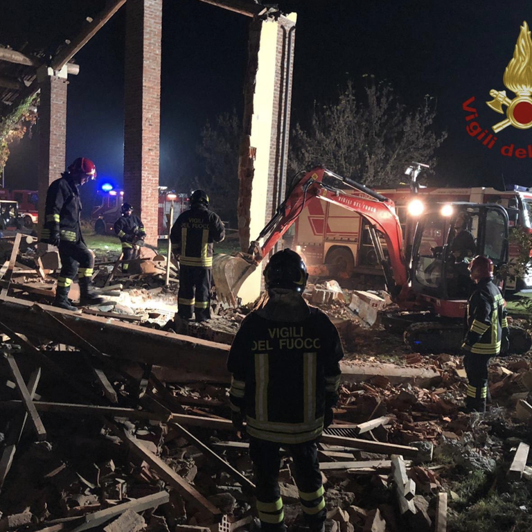 La cascina nell'Alessandrino devastata dall'esplosione