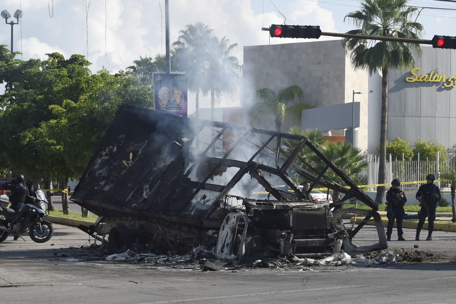 Un veicolo dato alle fiamme dai narcos a Culican, ottobre 2019&nbsp;