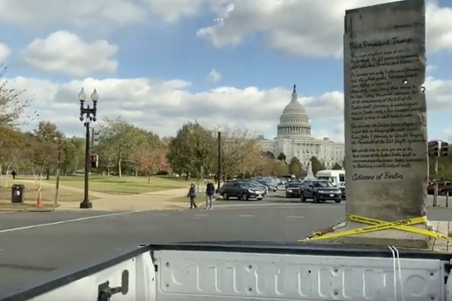 La sezione di Muro di Berlino inviata dalla Ong tedesca a Trump