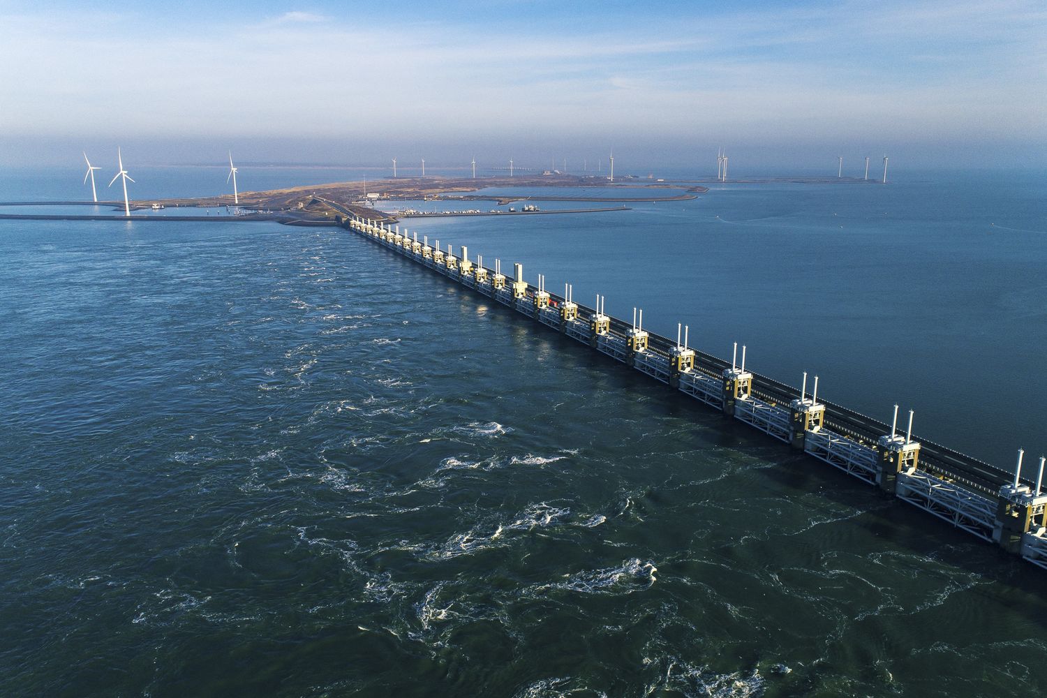 La grande diga di sbarramento di&nbsp;Oosterscheldekering in Olanda