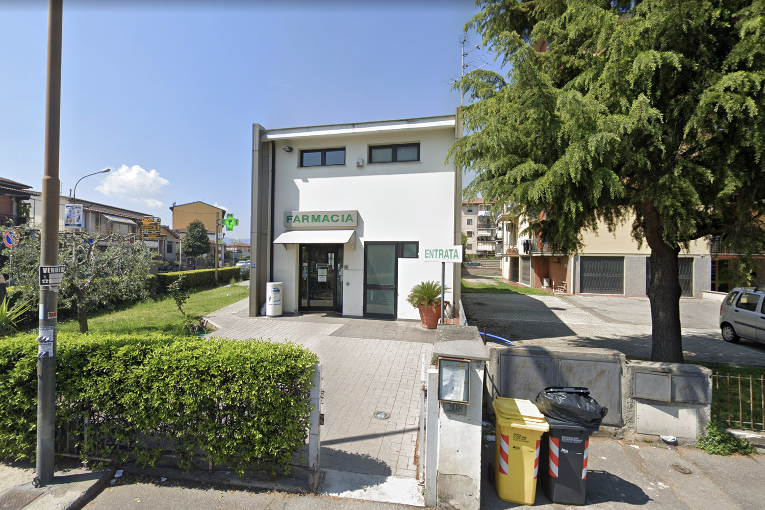 La farmacia davanti alla quale &egrave; stato trovato il corpo della neonata