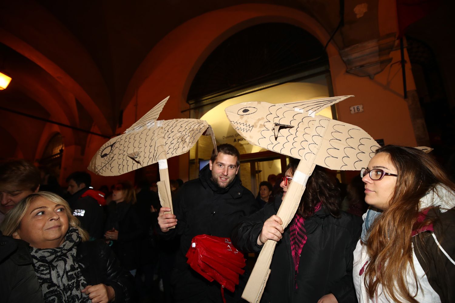 La manifestazione delle sardine a Bologna