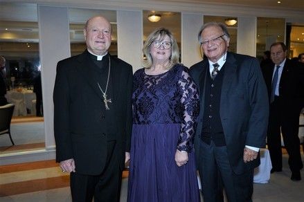 &nbsp;Il Cardinal Ravasi con Liana e Mauro Marabini
