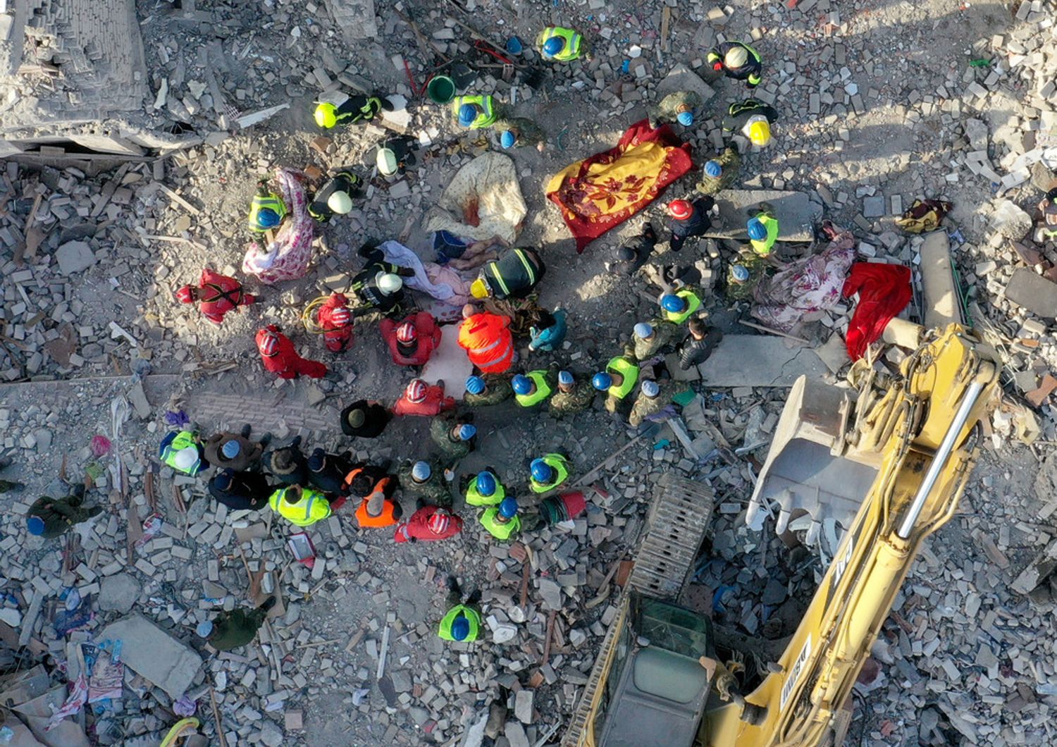 Operazioni di salvataggio dopo terremoto in Albania