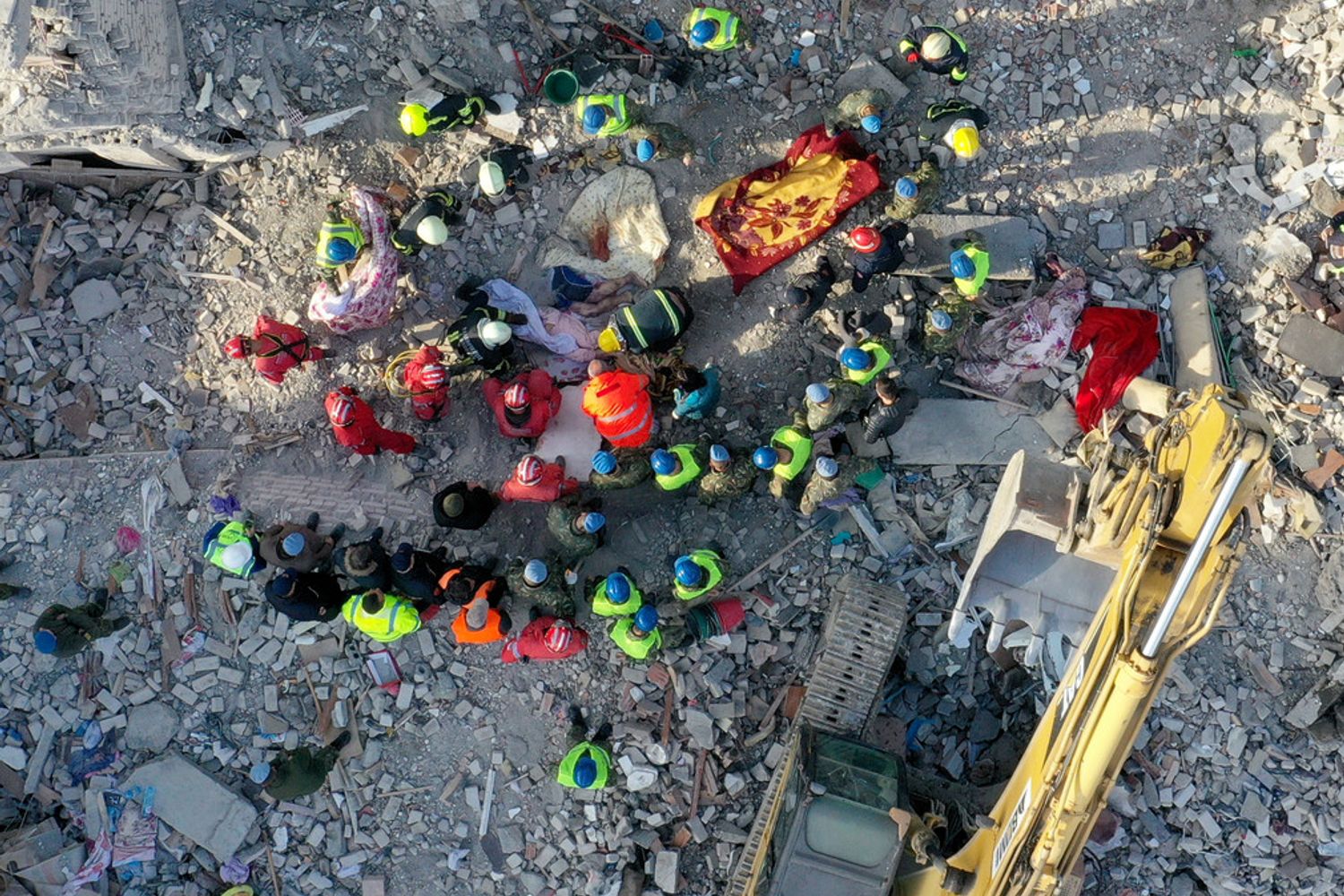 Operazioni di salvataggio dopo terremoto in Albania