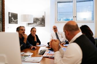 Una riunione di redazione AGI