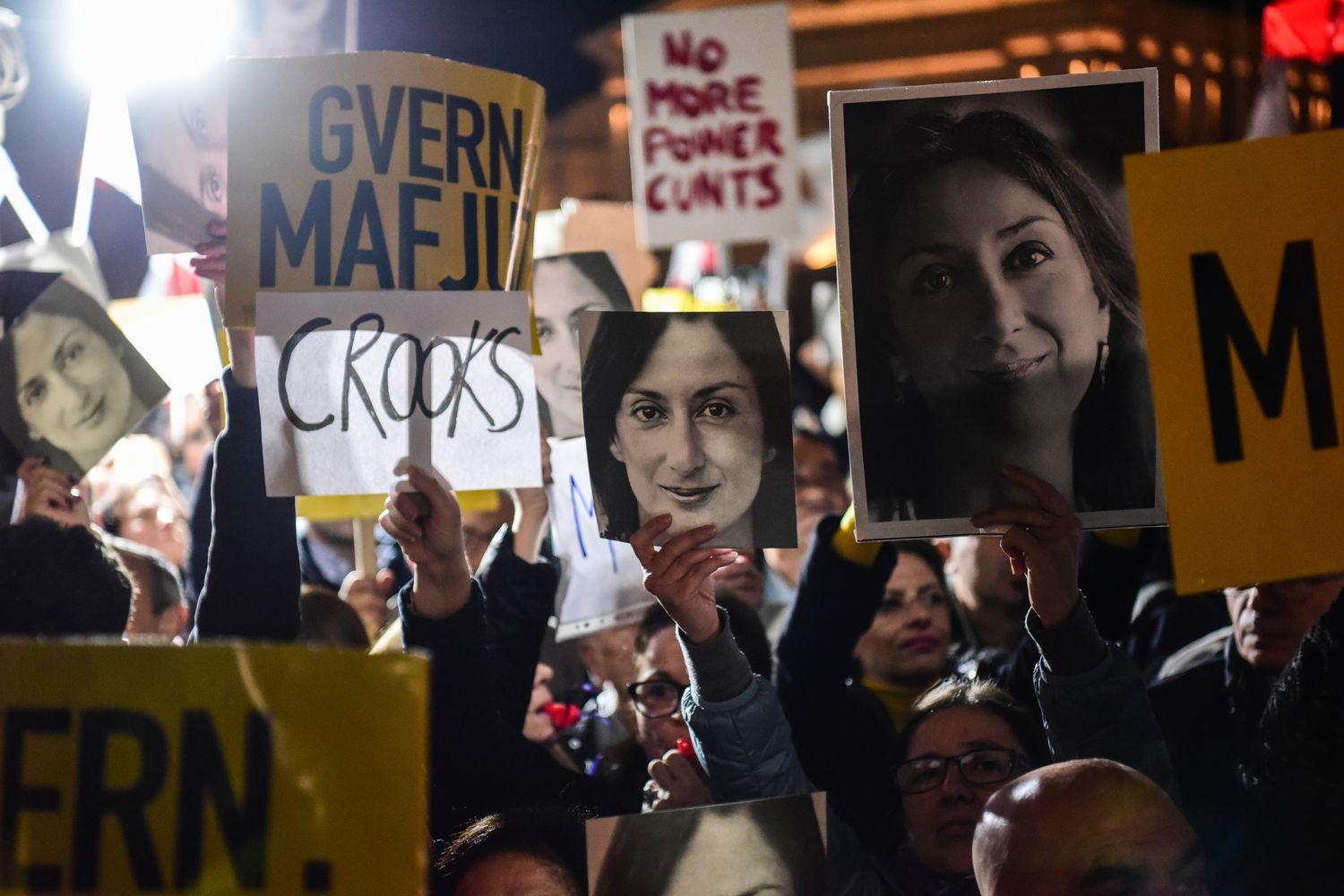 Manifestanti a Malta chiedono le dimissioni di Muscat