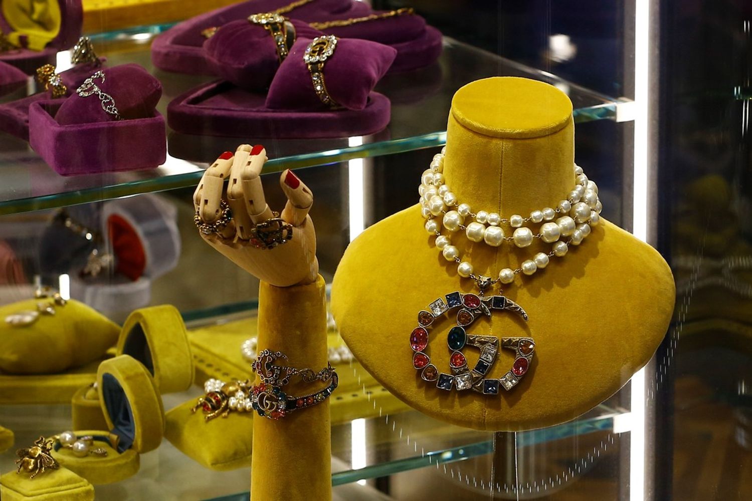 Gioielli, luxury shop