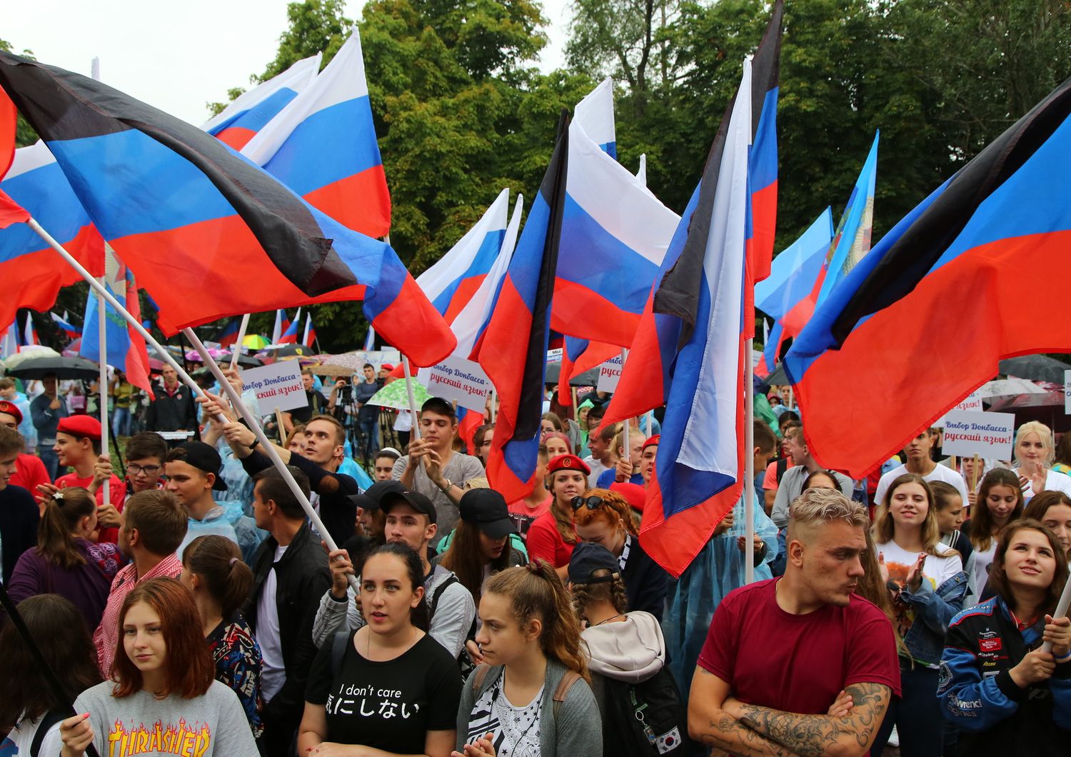 Una manifestazione filorussa nel Donbass