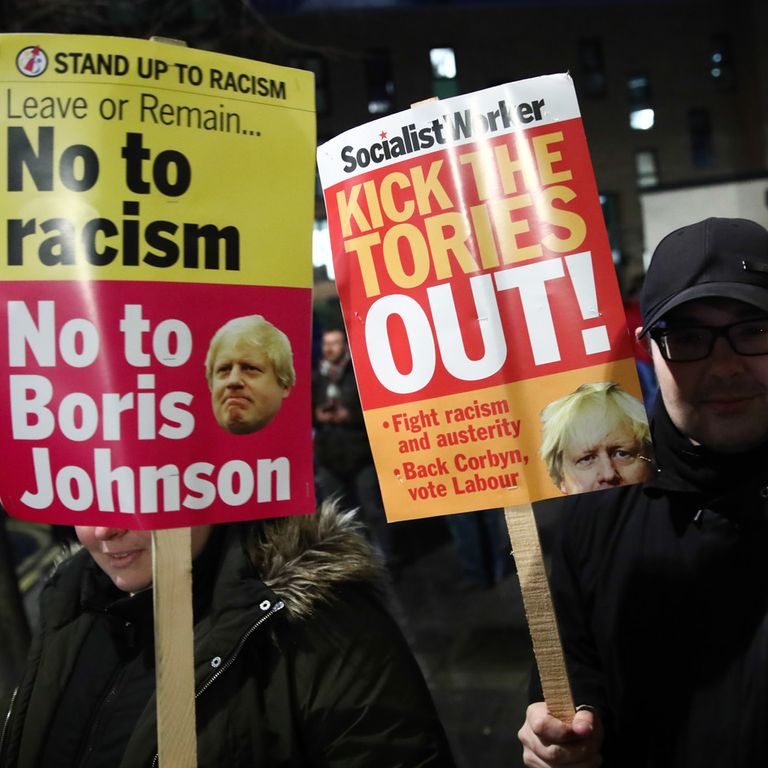 Una manifestazione di oppositori a Boris Johnson
