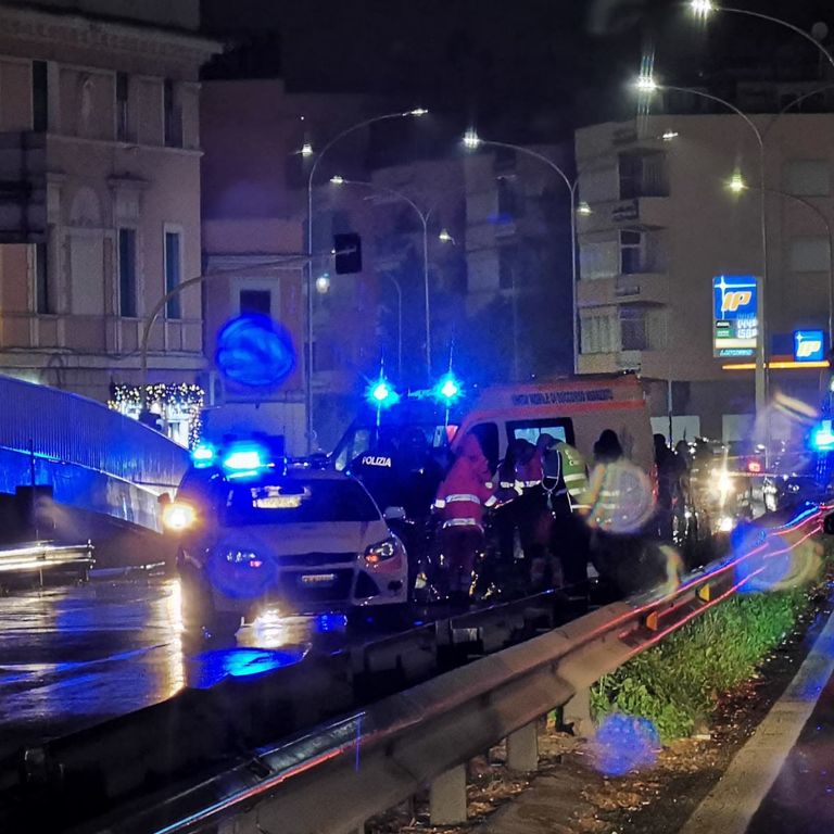 I soccorsi sul luogo dell'incidente in Corso Francia, a Roma
