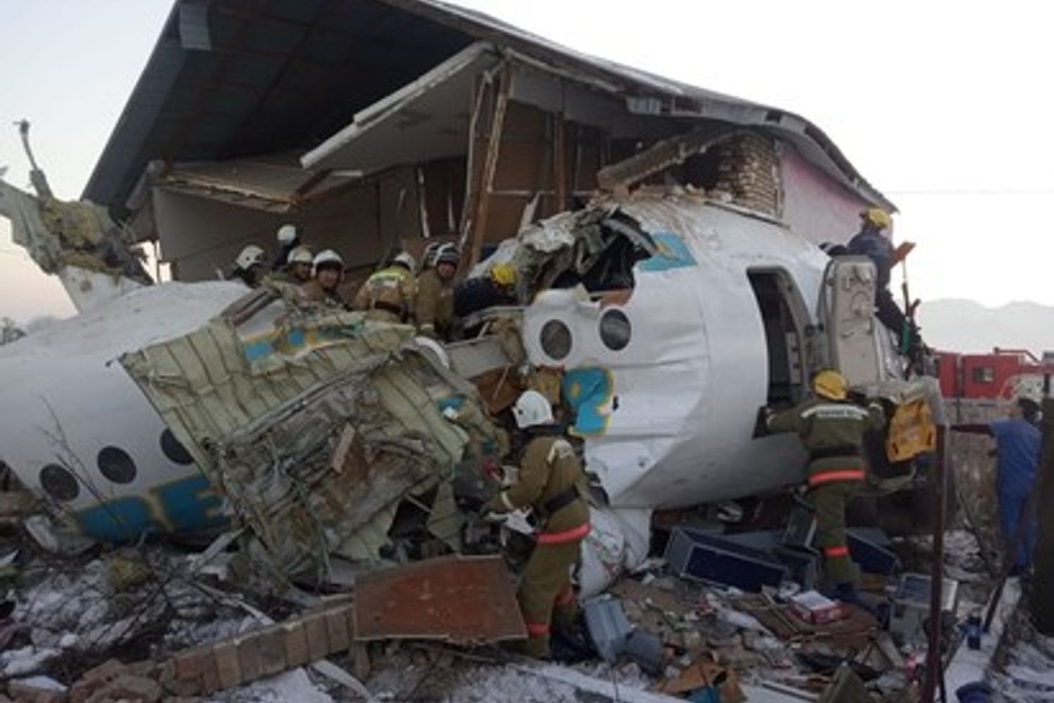 Il luogo del disastro aereo in Kazakistan