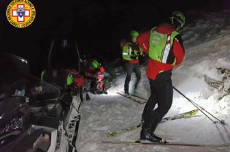 L'intervento del soccorso alpino dopo una valanga