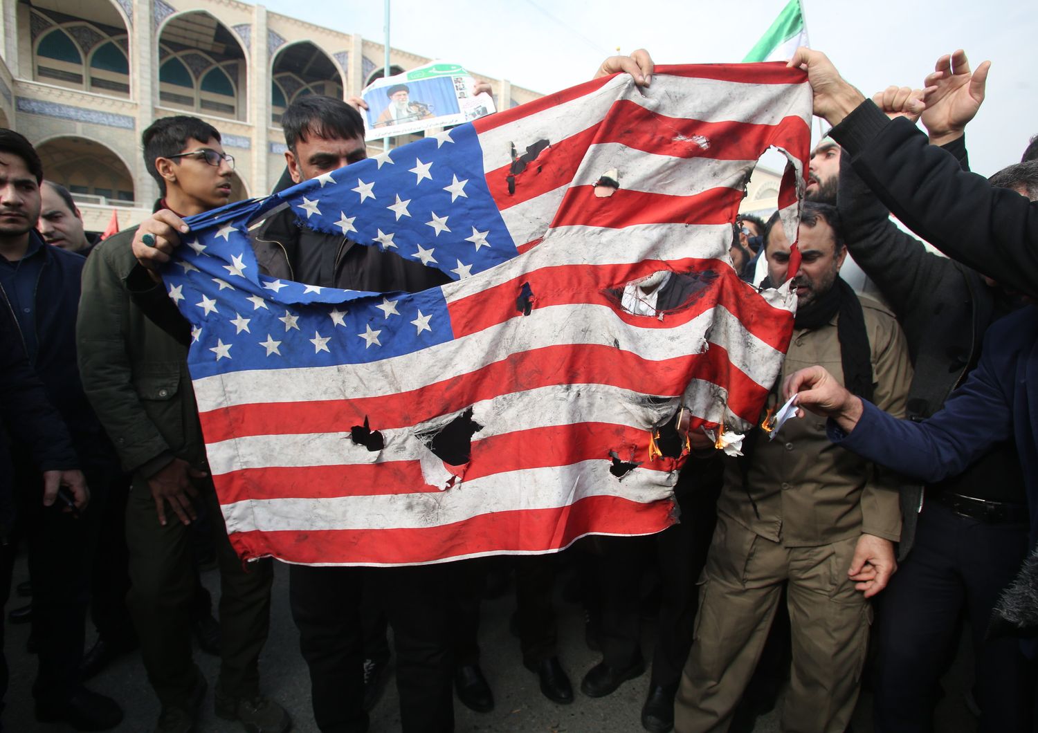 Le proteste antiamericane a Teheran dopo l'uccisione di Qassem Soleimani