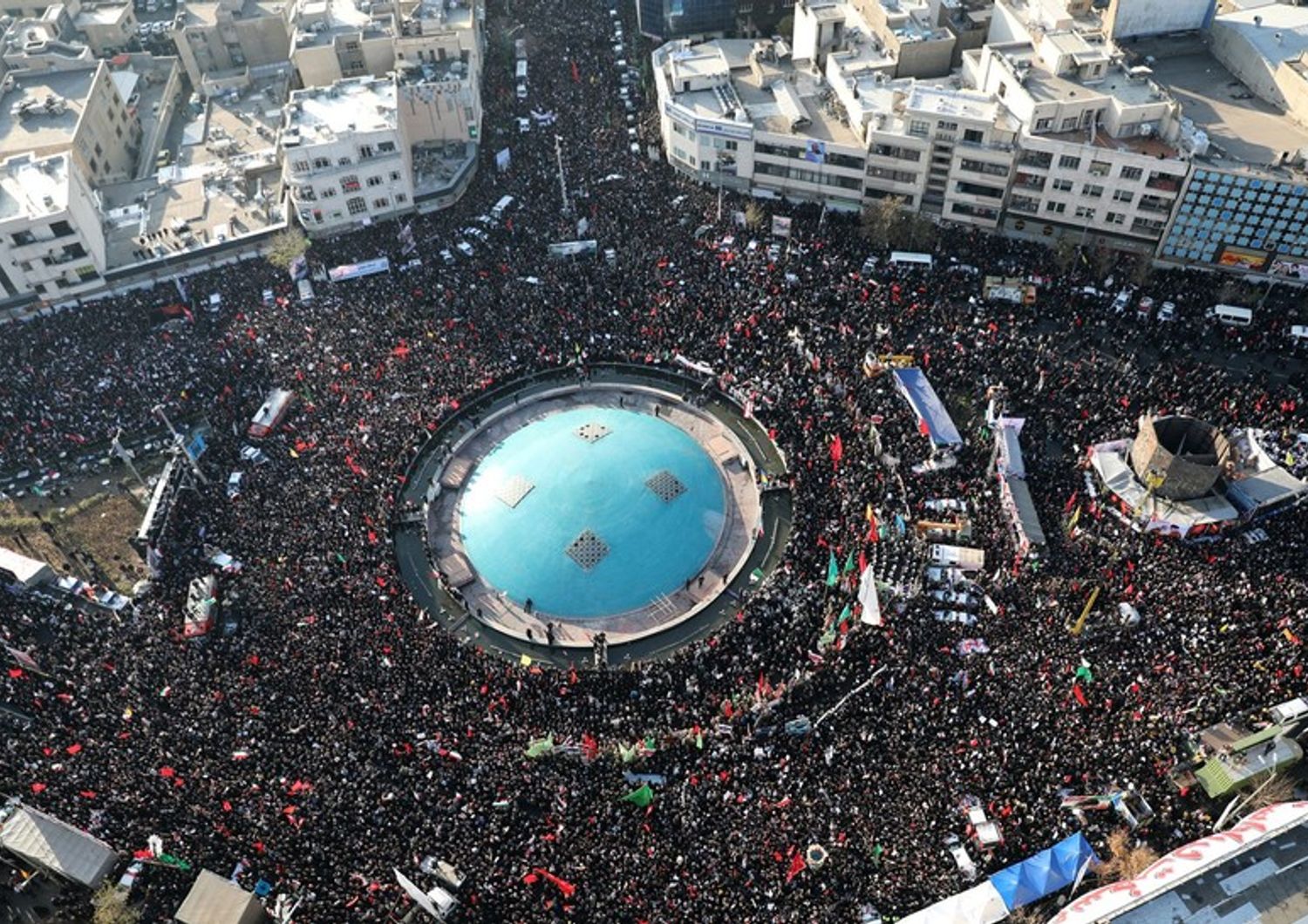 Un'immagine presa dall'alto del funerale di&nbsp;Qasem Soleimani