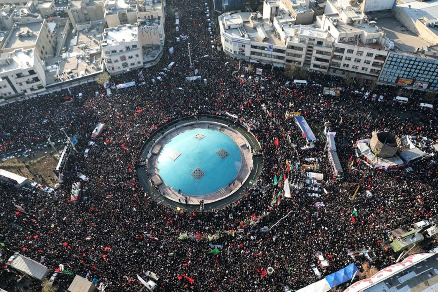 Un'immagine presa dall'alto del funerale di&nbsp;Qasem Soleimani