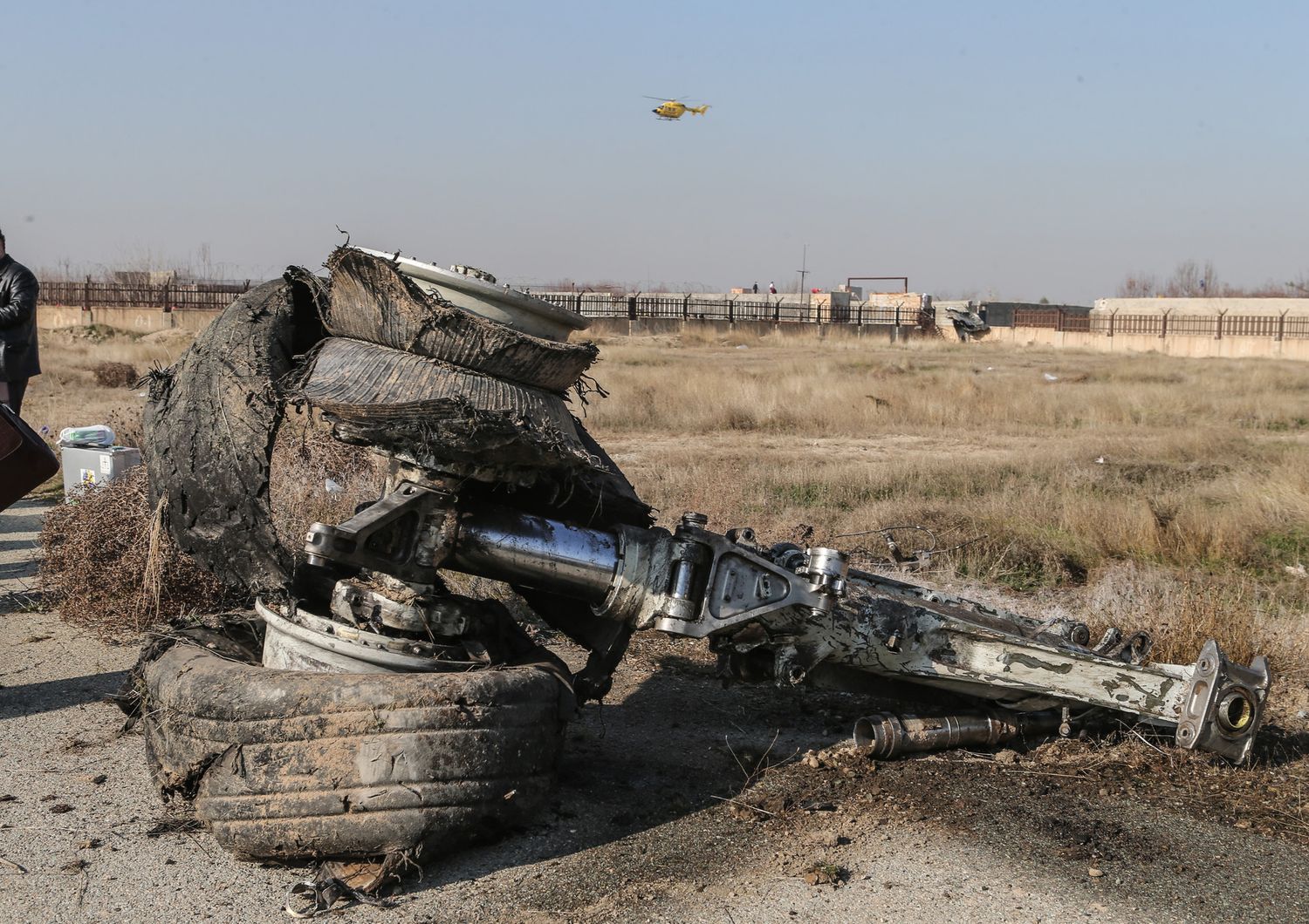 Rottami dell'aereo ucraino precipitato alle porte di Teheran