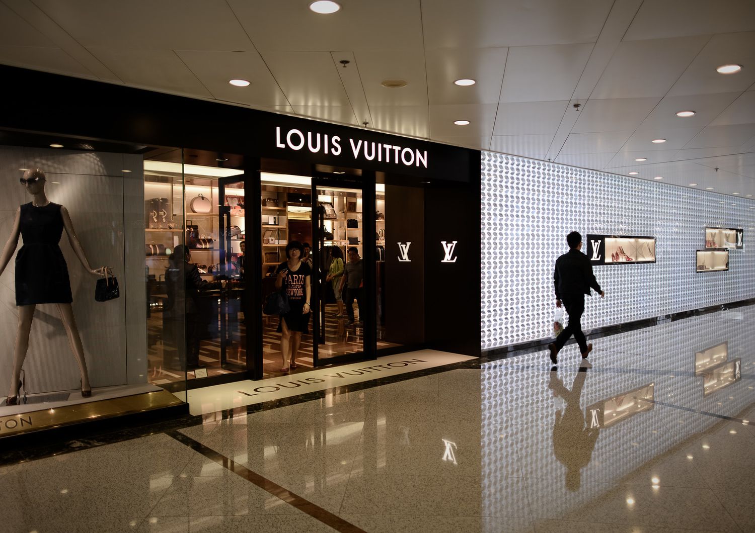 Un negozio Louis Vuitton a Hong Kong