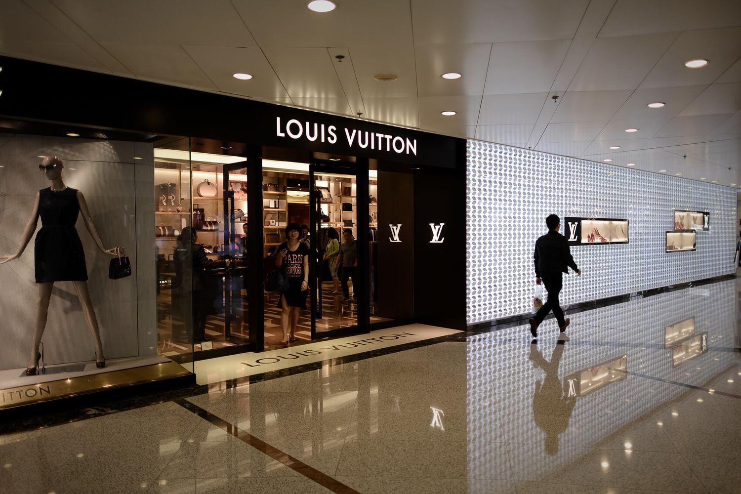 Un negozio Louis Vuitton a Hong Kong