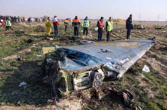 I resti dell'aereo di linea abbattuto in Iran