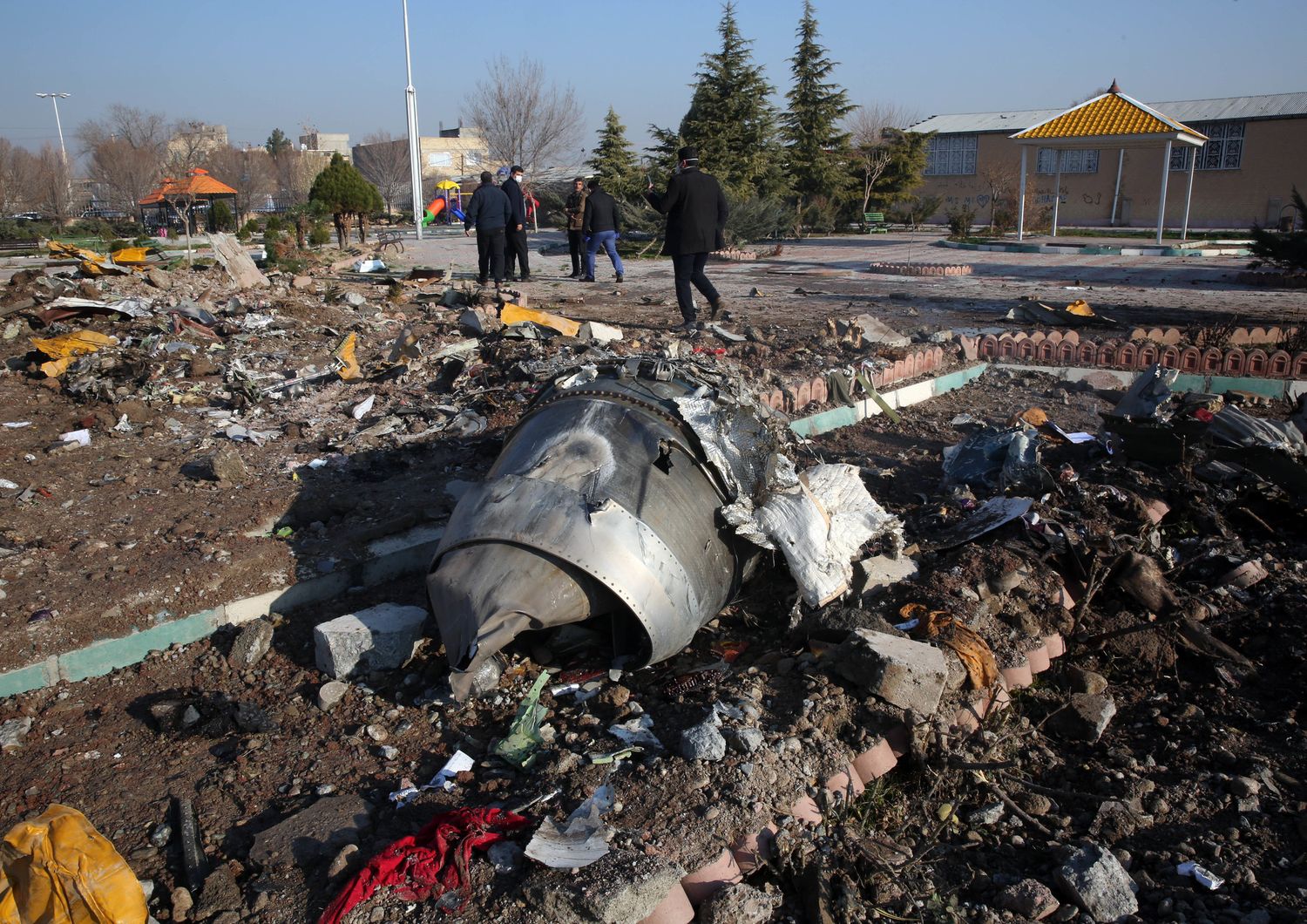 I resti dell'aereo ucraino abbattuto in Iran