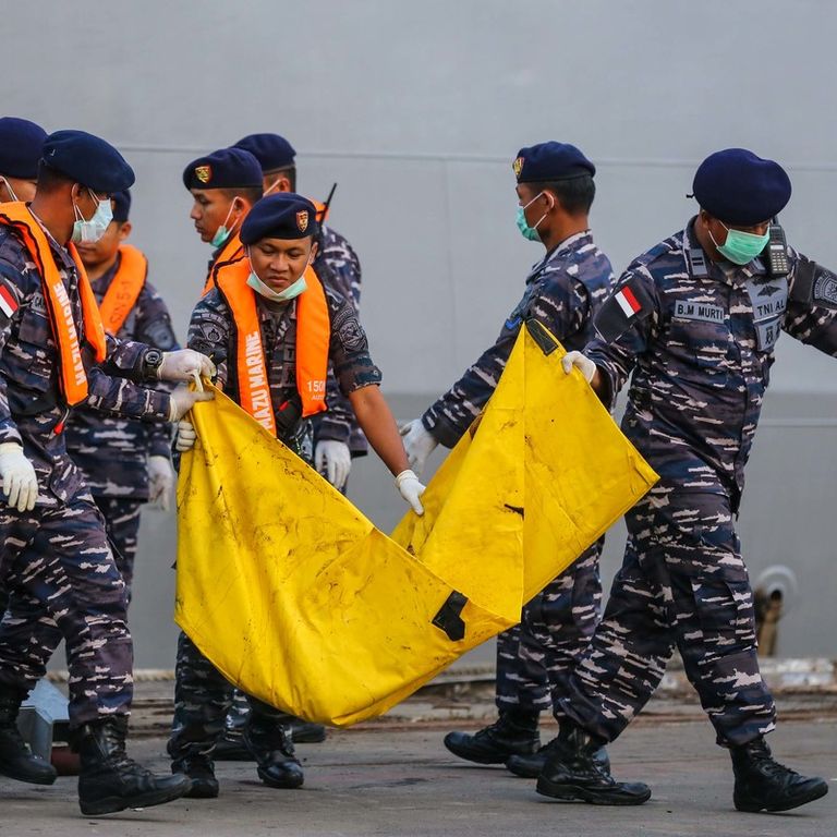 I resti di una vittima del volo Lion Air