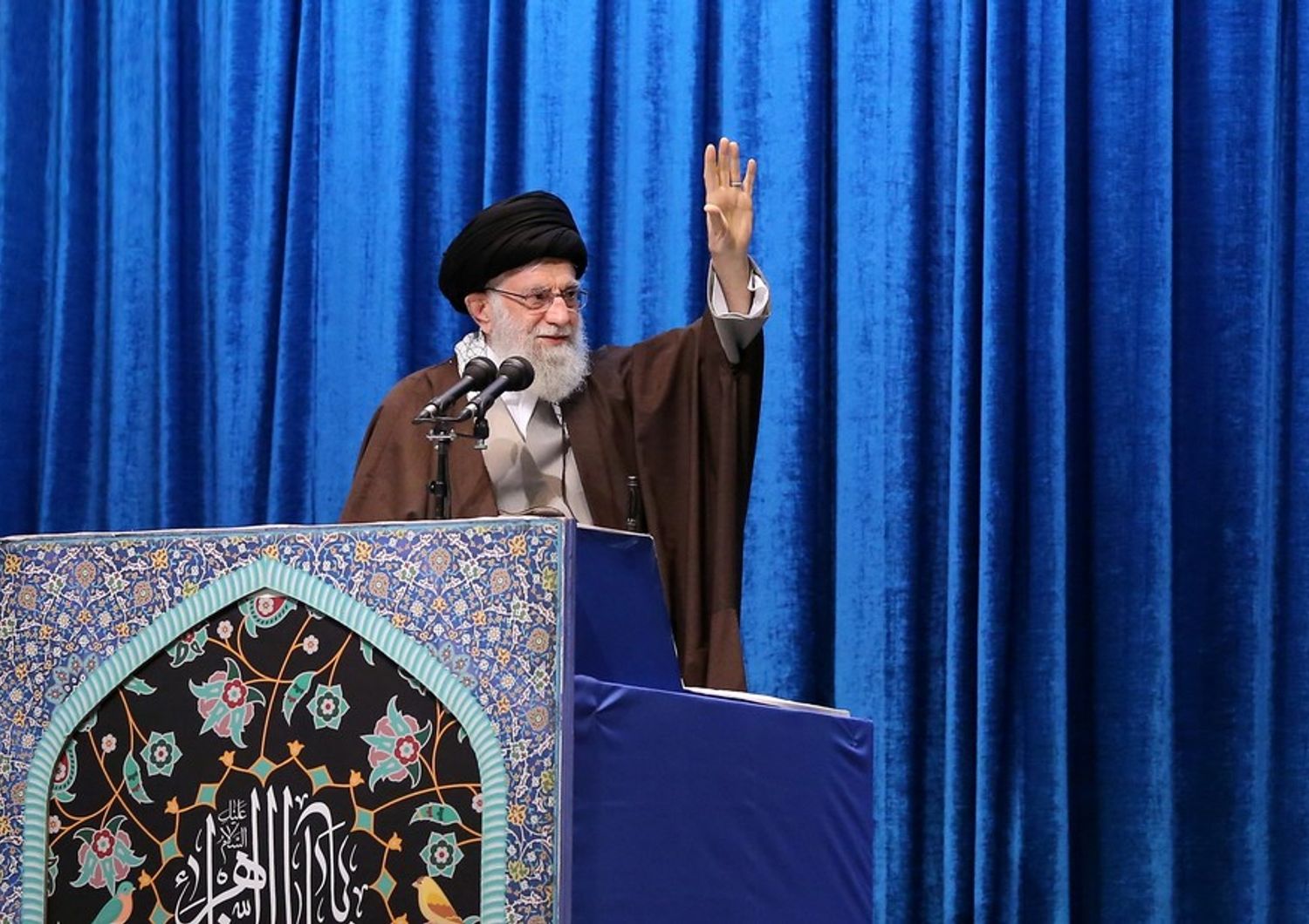 L'ayatollah Ali Khamanei parla nella moschea Musalla