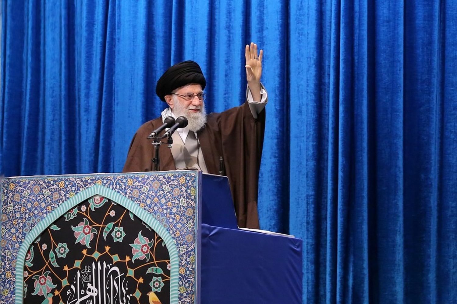 L'ayatollah Ali Khamanei parla nella moschea Musalla