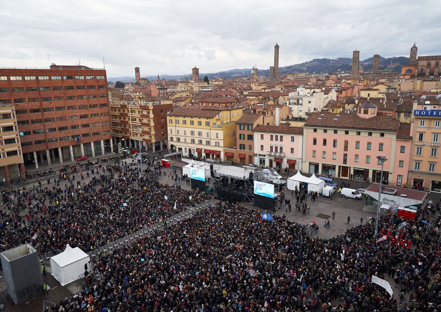 La manifestazione delle Sardine a Bologna il 19 gennaio 2020