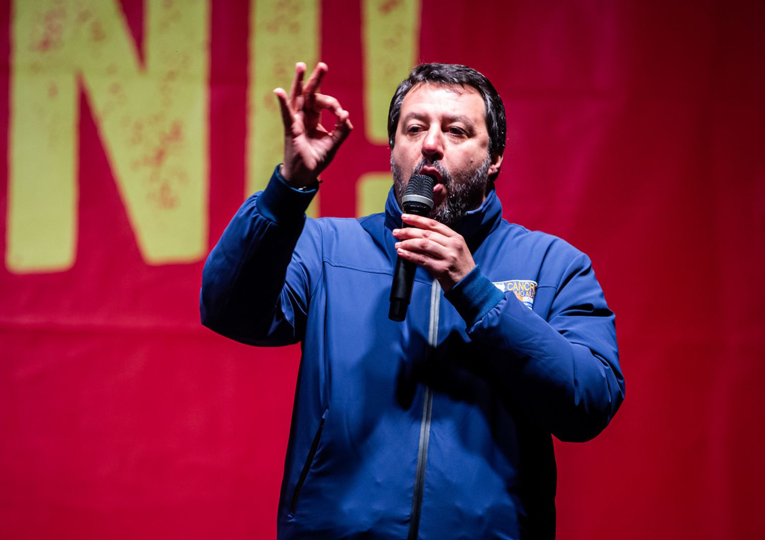 Matteo Salvini sul palco di Bibbiano