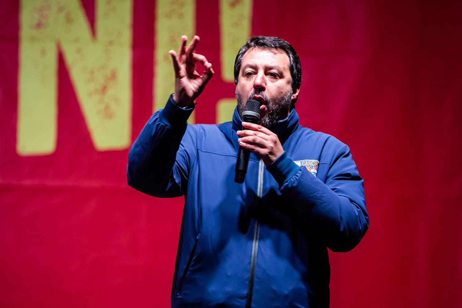 Matteo Salvini sul palco di Bibbiano