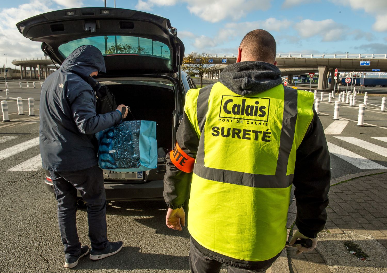 Controllo alla frontiera tra Francia e Gran Bretagna a Calais