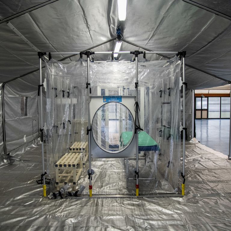 La struttura di biocontenimento allestita a Pratica di Mare