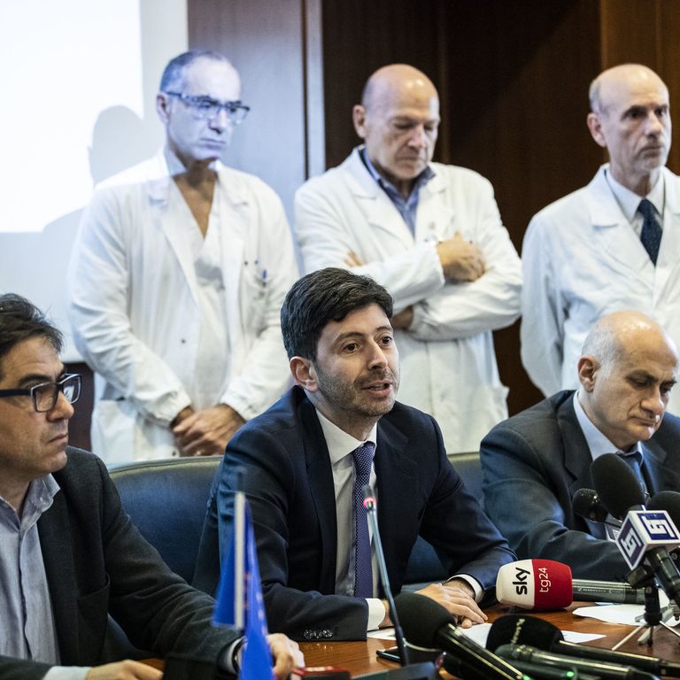 La conferenza stampa durante la quale &egrave; stato annunciato l'isolamento del virus