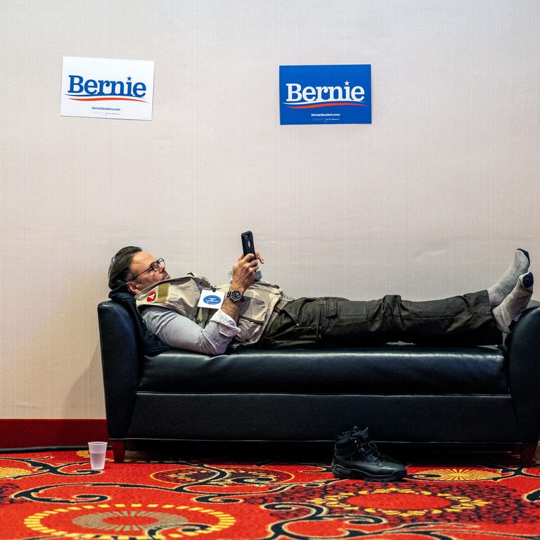 Un supporter democratico durate i caucus in Iowa