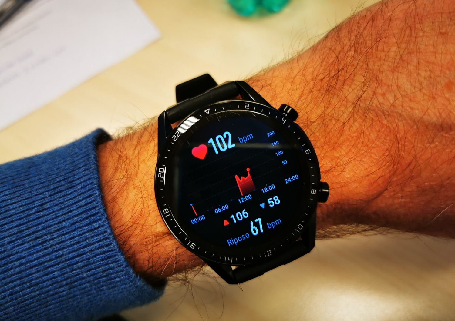 Uno smartwatch rileva il battito cardiaco