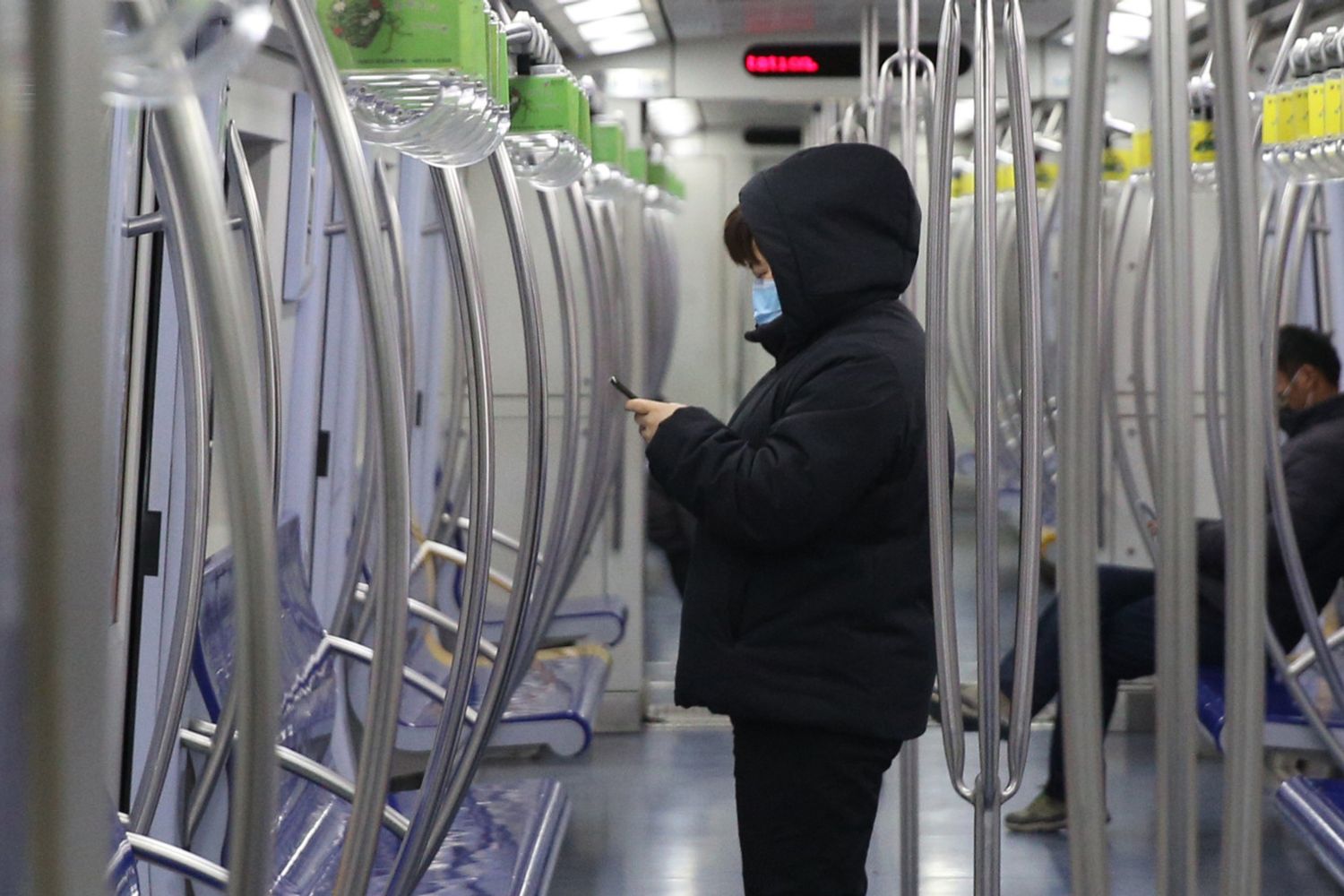 Una scena della metropolitana di Pechino
