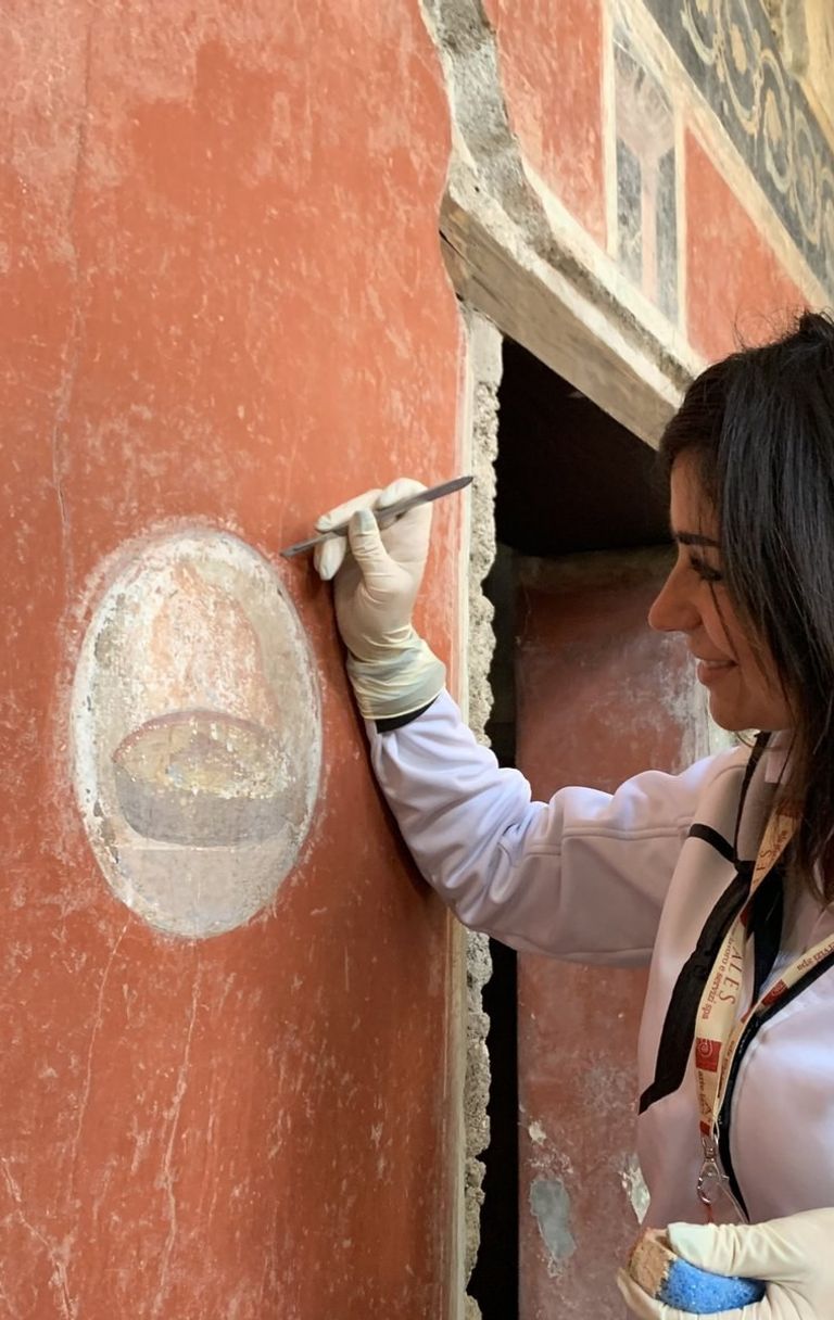 Un lavoro certosino di restauro