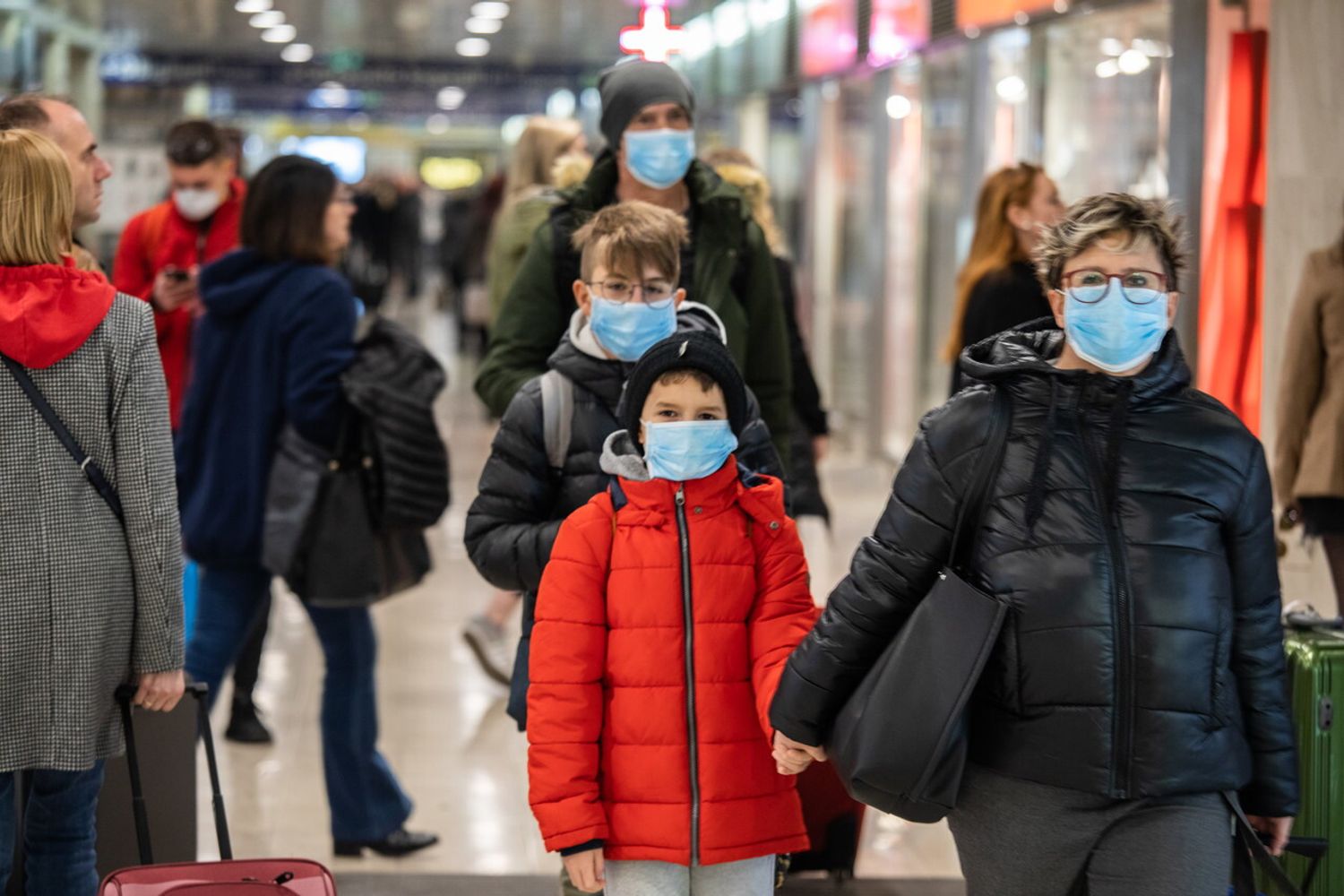 Persone con la mascherina (Claudia Greco/AGF)