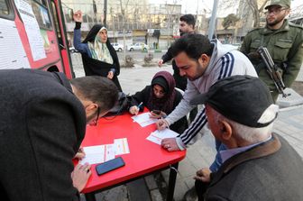 Un seggio elettorale in Iran