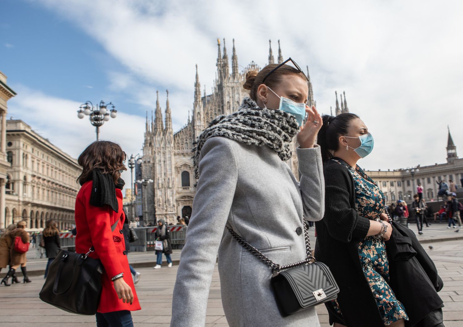 Coronavirus, piazza Duomo a Milano