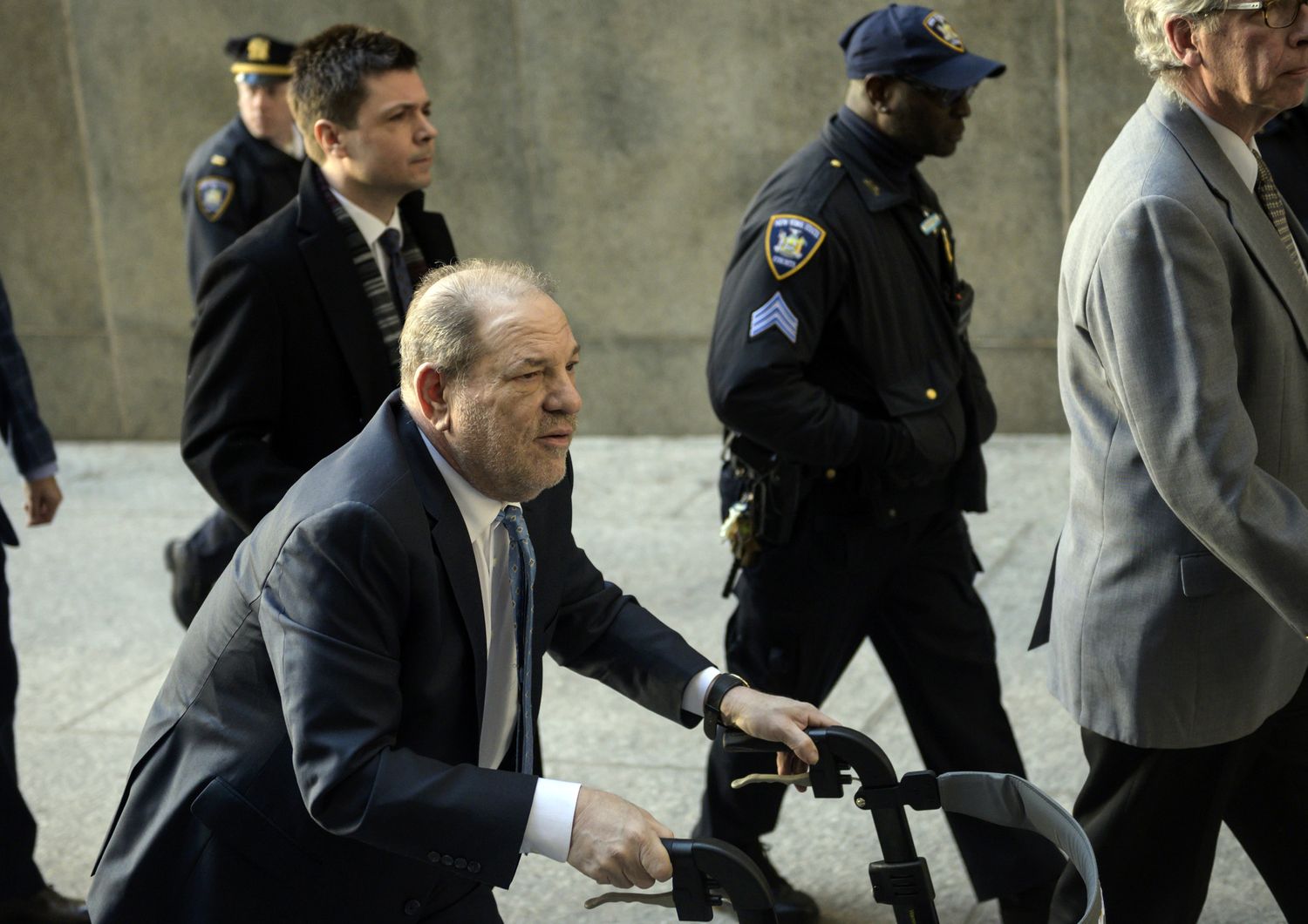 &nbsp;Harvey Weinstein arriva al Tribunale di New York per un'udienza