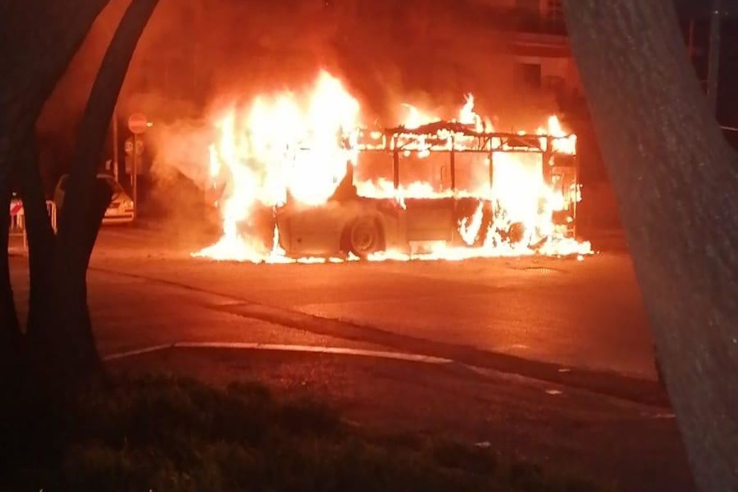 Bus in fiamme a Roma