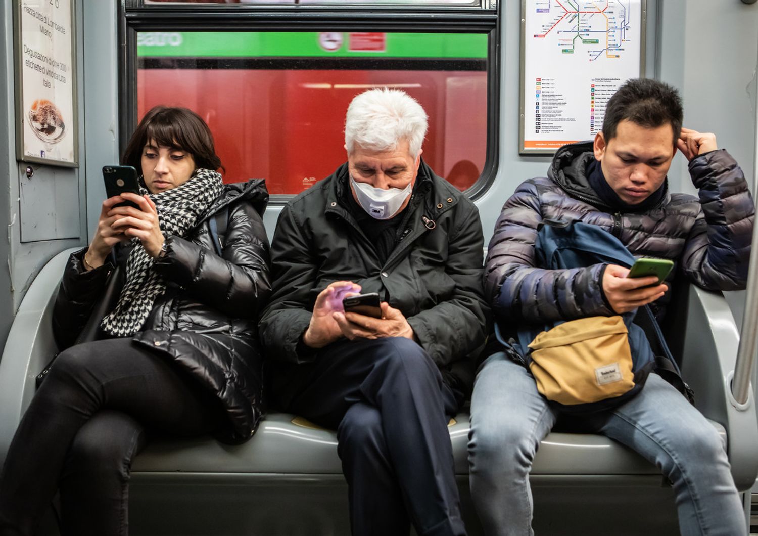 Emergenza Coronavirus: persone con mascherine nella metropolitana di Milano&nbsp;